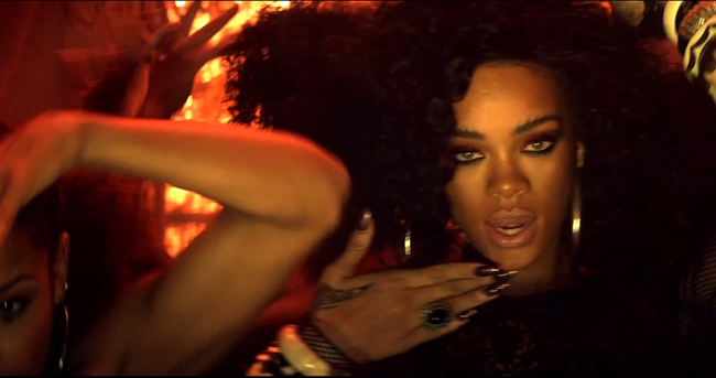 Rihanna vuelve a ofrecer una superproducción con el video de Where Have You Been