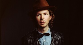 Beck regresa con Blue Moon seis años después de su último álbum