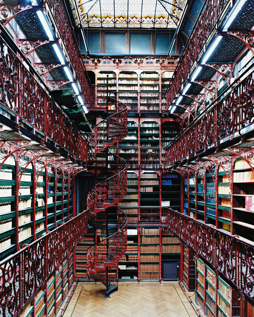 fotografía Candida Höfer Antigua biblioteca del Ministerio de justicia. Handelingenkamer, La Haya, Holanda
