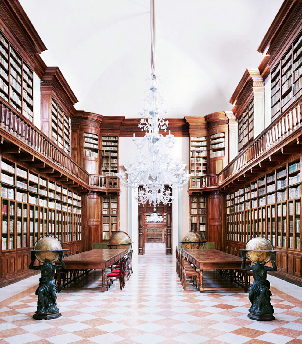 fotografía Candida Höfer Biblioteca Teresiana del Palacio Ducal de Mantova